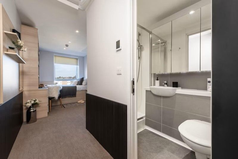 Premium Plus Ensuite